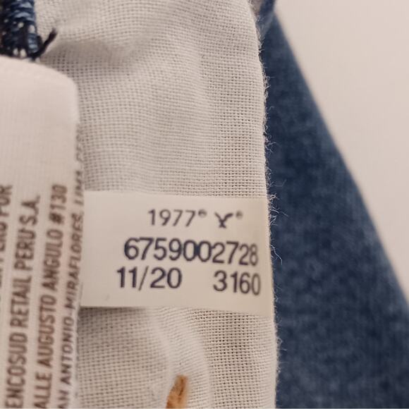 American Eagle Highest Rise Mom Jean Womens Size 00 Blue Distressed Ripped - Picture 12 of 16